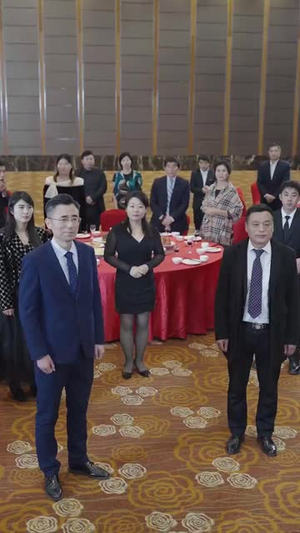 穿越寒冰拥抱你（60集）正能量短剧上热门
