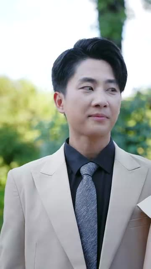 系统误判我的糟糠之妻是校花 (81集) 系统误判我的糟糠之妻是校花 (81集)精彩短剧不容错过