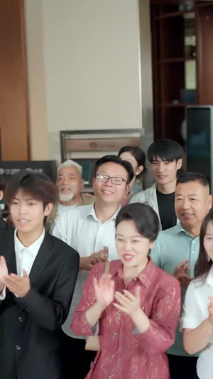 回春公寓房东他开挂了 (60集) 回春公寓房东他开挂了 (60集)红果短剧免费看全局