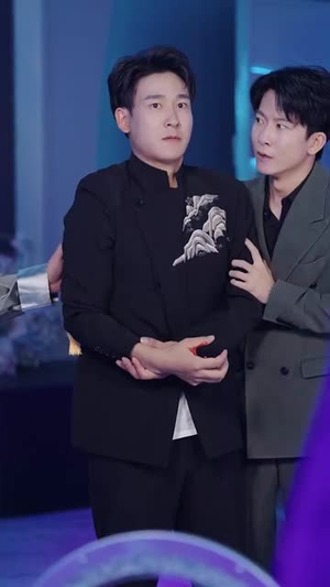 绑定花钱不还价系统校花女友惊呆了(102集) 绑定花钱不还价系统校花女友惊呆了(102集)全集在线短剧观看免费版