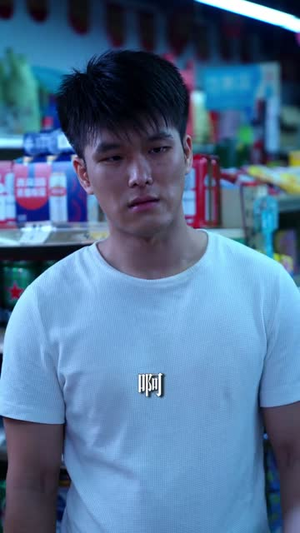 81号便利店(32集) 81号便利店(32集)爱上这部短剧推荐给你们