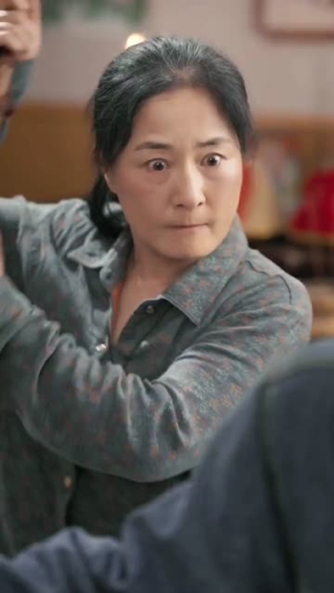 外婆觉醒后全家没招了(70集) 外婆觉醒后全家没招了(70集)一毛不花看完整部短剧